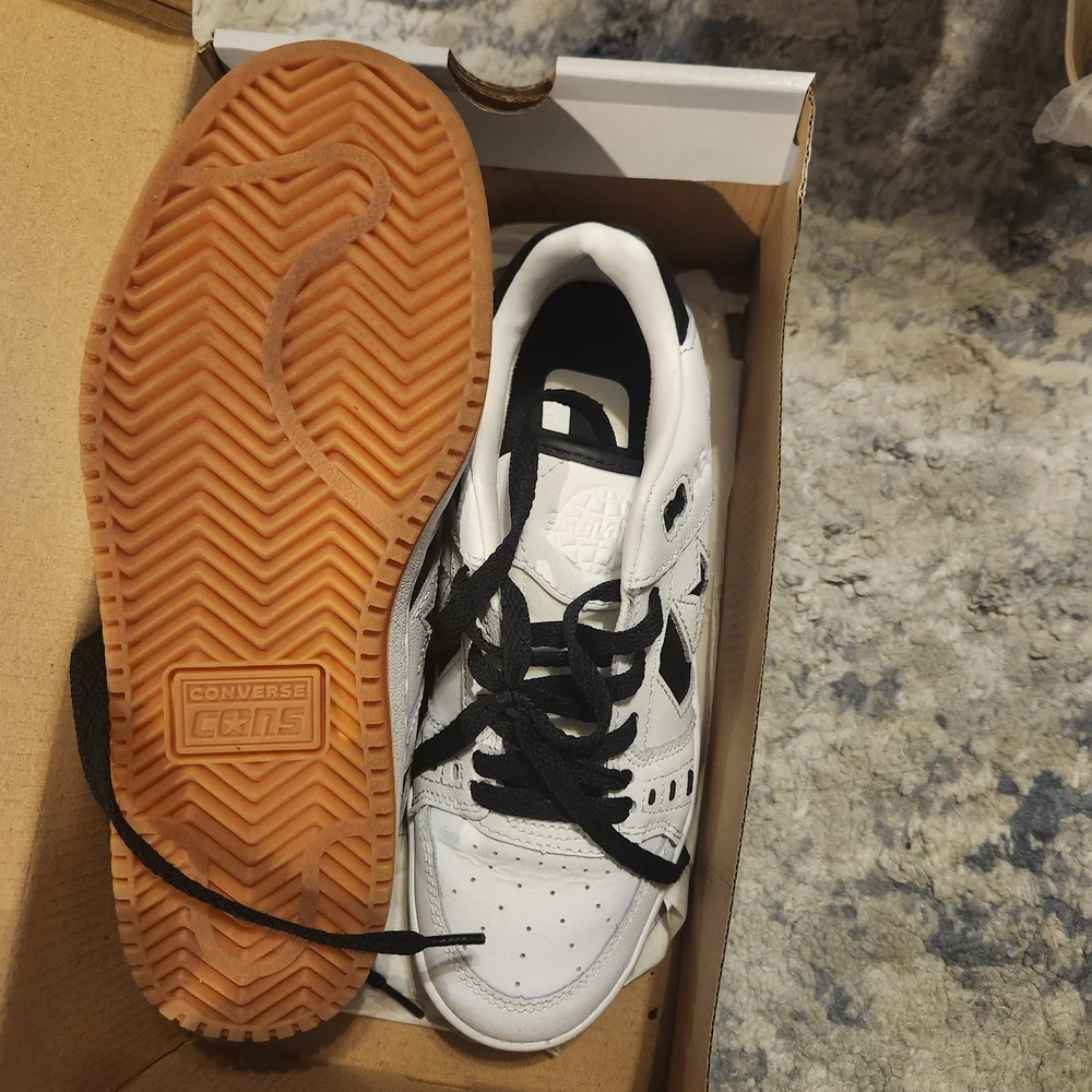 Converse White and Black Low-Top Sneakers with Star Logo - Picture 2 of 3